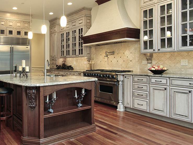 https://paramounthomescolorado.com/wp-content/uploads/luxury_home_custom_cabinets.jpg